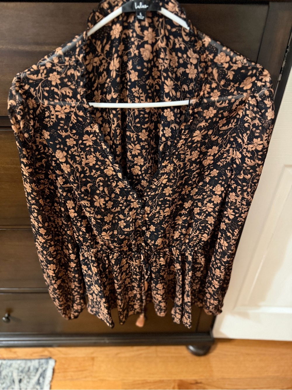 Lulu’s blouse tie front large